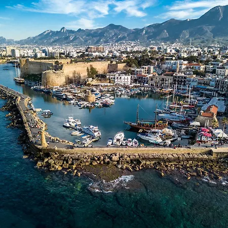 3br Modern-bohemian Flat In The City-center Kyrenia! *